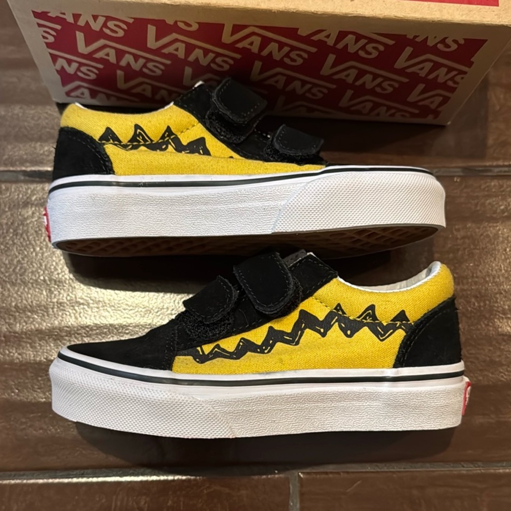 Vans Old Skool Kids Charlie Brown Peanuts Black and Yellow Velcro Sneakers